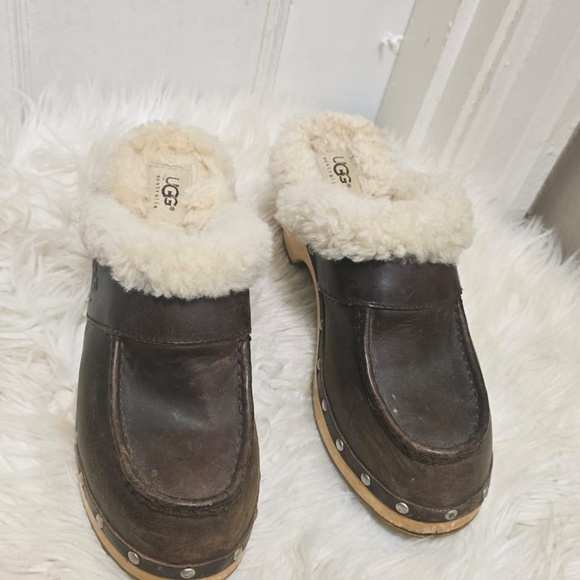 UGG Brown Leather Clogs.🌴 - Picture 3 of 8